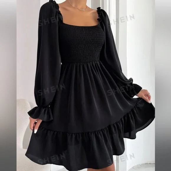 ❌ SOLD ❌ Black puff sleeve midi dress - Picture 2 of 3